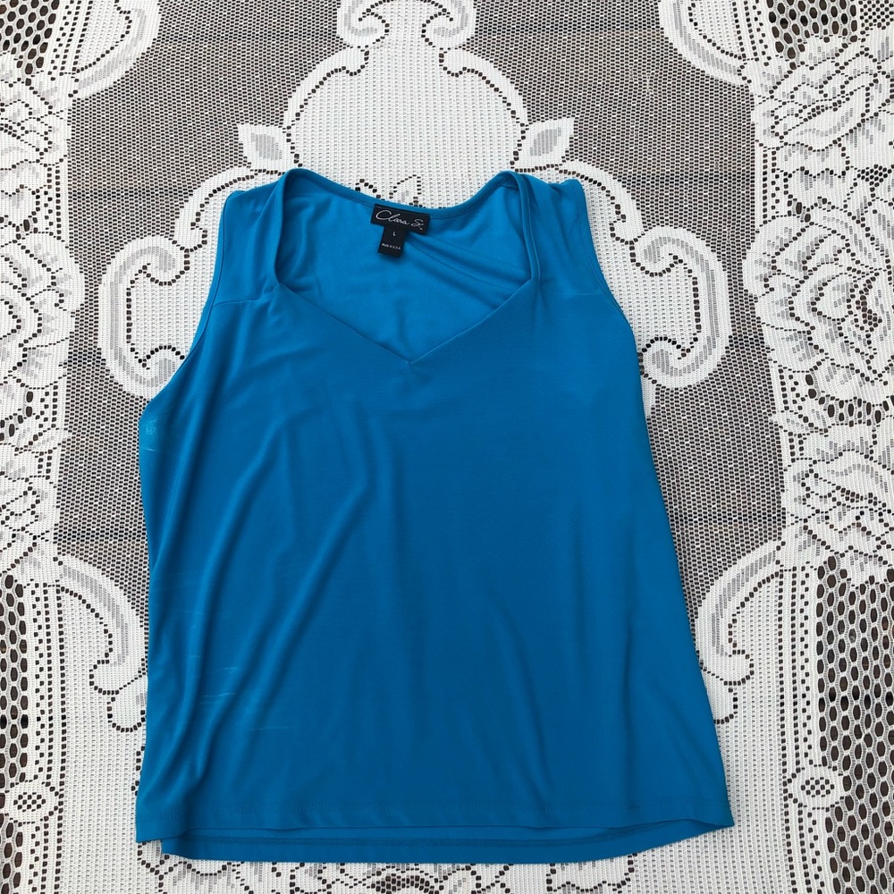 Sleeveless dress shirt